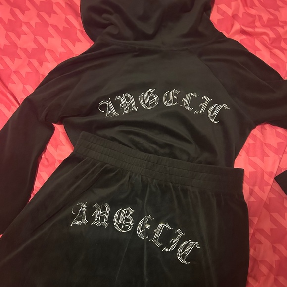 set - Picture 1 of 4